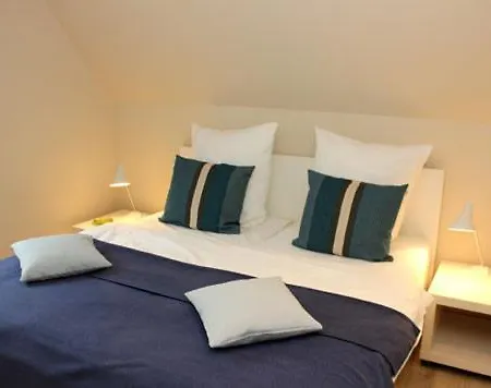 Strandvilla Birkenallee Haus Sommerlicht *